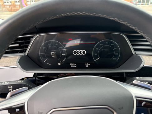 Used 2024 Audi Q8 e-tron Premium Plus image 10