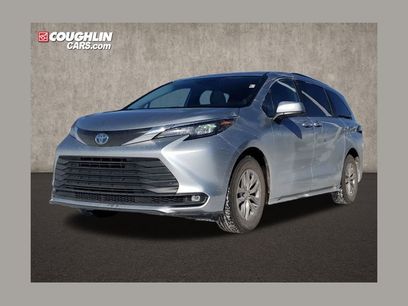 Used 2025 Toyota Sienna XLE