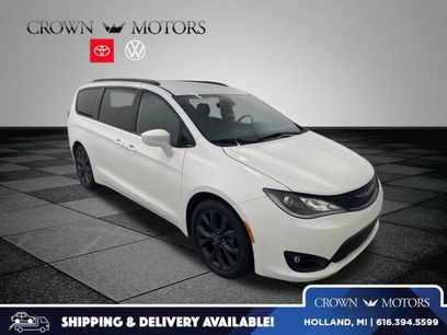 Used 2019 Chrysler Pacifica Touring-L Plus w/ S Appearance Package