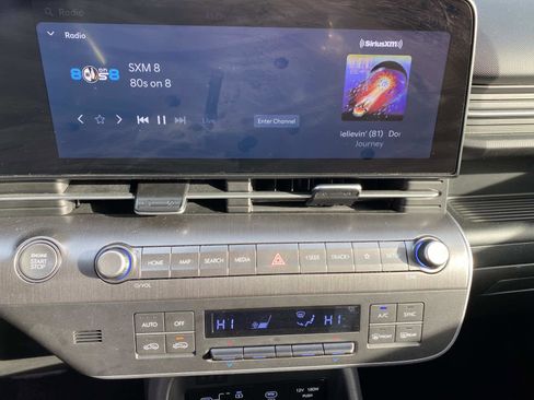 Used 2025 Hyundai Kona SEL image 12