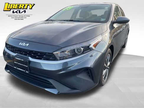 Used 2023 Kia Forte LXS image 3