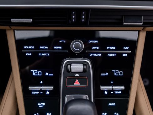 Used 2023 Porsche Cayenne AWD/4WD image 22