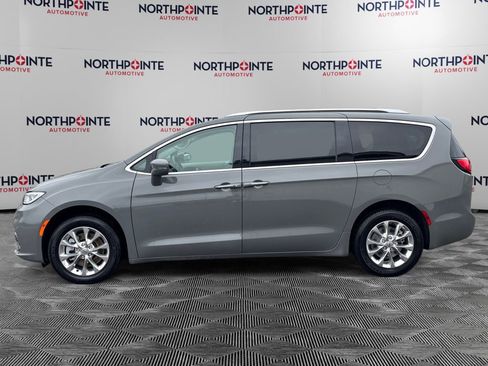 Used 2021 Chrysler Pacifica Touring-L AWD/4WD image 3