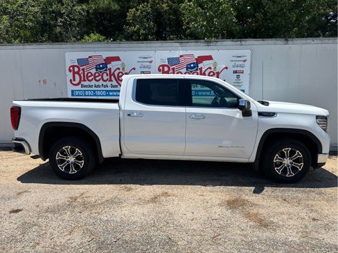 Used 2025 GMC Sierra 1500 SLT RWD image 2