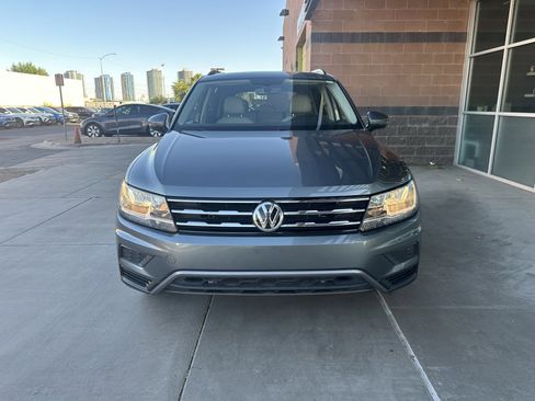 Used 2021 Volkswagen Tiguan SE w/ Panoramic Sunroof Package FWD image 9
