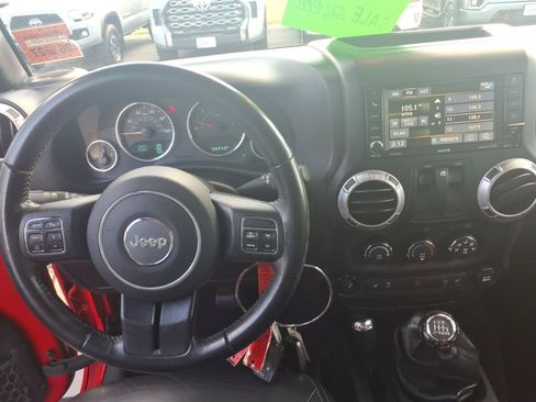 Used 2017 Jeep Wrangler Sahara w/ Dual Top Group AWD/4WD image 9