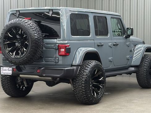 Used 2025 Jeep Wrangler Unlimited Sahara image 5