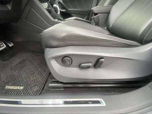 Certified 2023 Volkswagen Tiguan SE R-Line AWD/4WD image 15