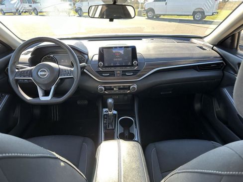 Used 2024 Nissan Altima 2.5 SV image 18