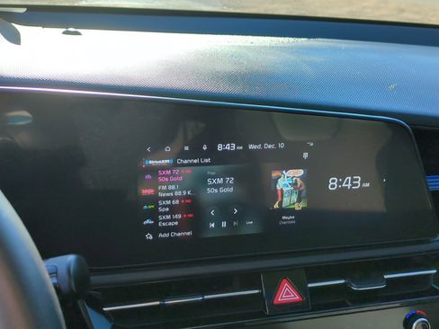 Used 2024 Kia Niro EX Touring image 21