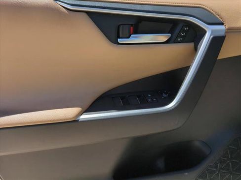 Certified 2019 Toyota RAV4 Limited AWD/4WD image 11