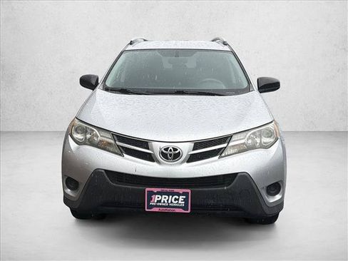 Used 2014 Toyota RAV4 LE FWD image 2