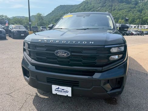Used 2025 Ford Expedition Active AWD/4WD image 2