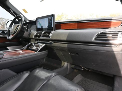Used 2022 Lincoln Navigator Reserve image 23