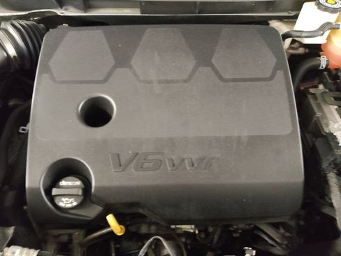 Used 2021 Chevrolet Traverse LT FWD image 30