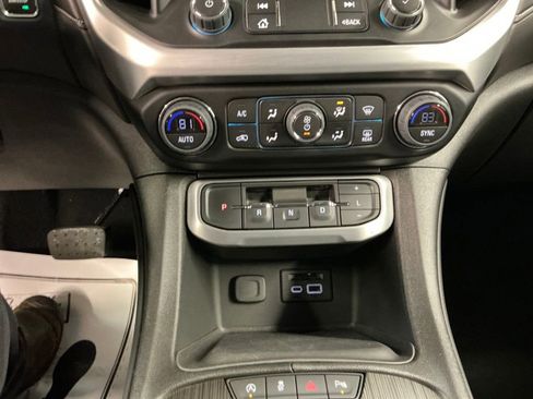 Certified 2023 GMC Acadia SLT w/ Technology Package image 19