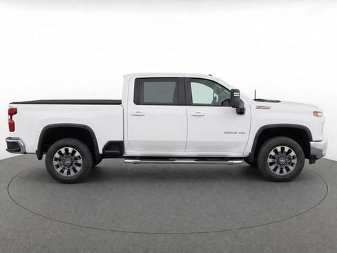 Used 2022 Chevrolet Silverado 2500 LT w/ Convenience Package AWD/4WD image 11