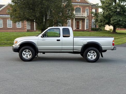 Used 2003 Toyota Tacoma PreRunner RWD image 2