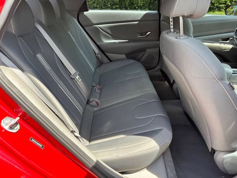 Used 2022 Hyundai Elantra SEL w/ Convenience Package FWD image 15