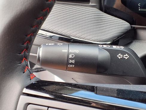 New 2025 Nissan Kicks SR image 11