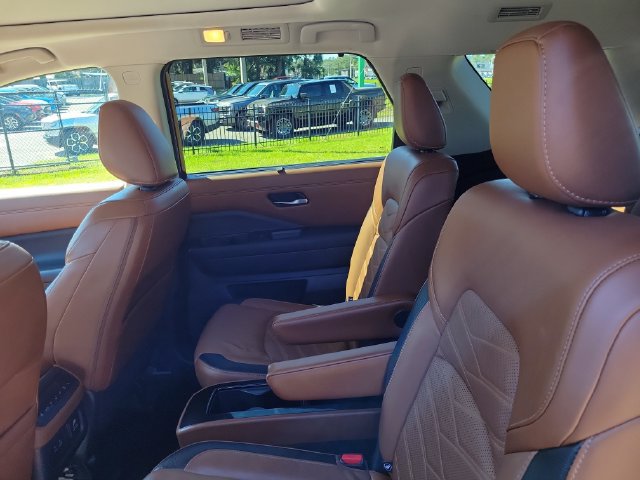 Used 2023 Nissan Pathfinder Platinum AWD/4WD image 12
