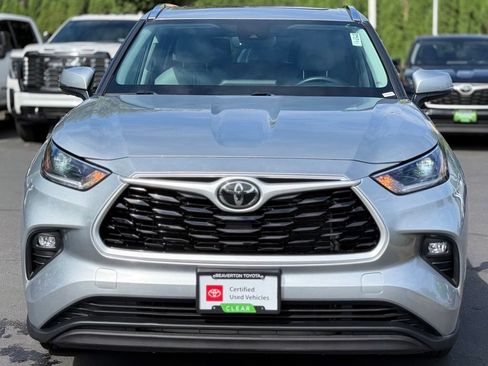 Used 2021 Toyota Highlander XLE AWD/4WD image 8