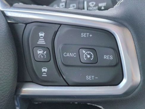 Used 2025 Jeep Wrangler Unlimited Sahara w/ Safety Group image 25