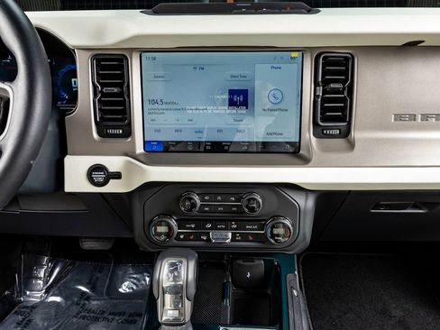 Used 2025 Ford Bronco Outer Banks image 23