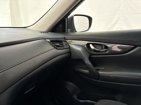 Used 2018 Nissan Rogue SV AWD/4WD image 30