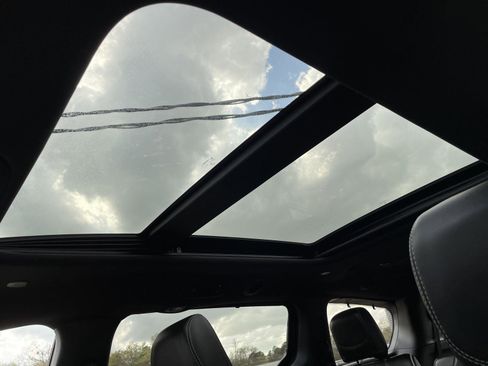 Used 2025 Chrysler Pacifica Limited image 28