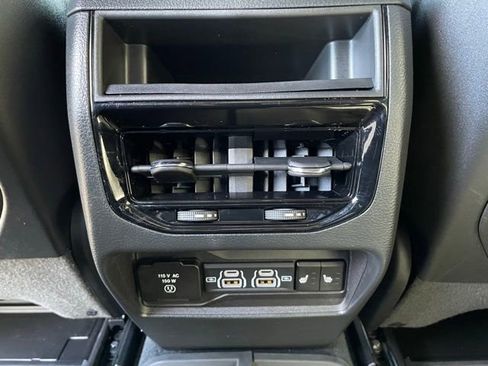 Used 2024 Jeep Grand Cherokee Limited w/ Luxury Tech Group II image 16