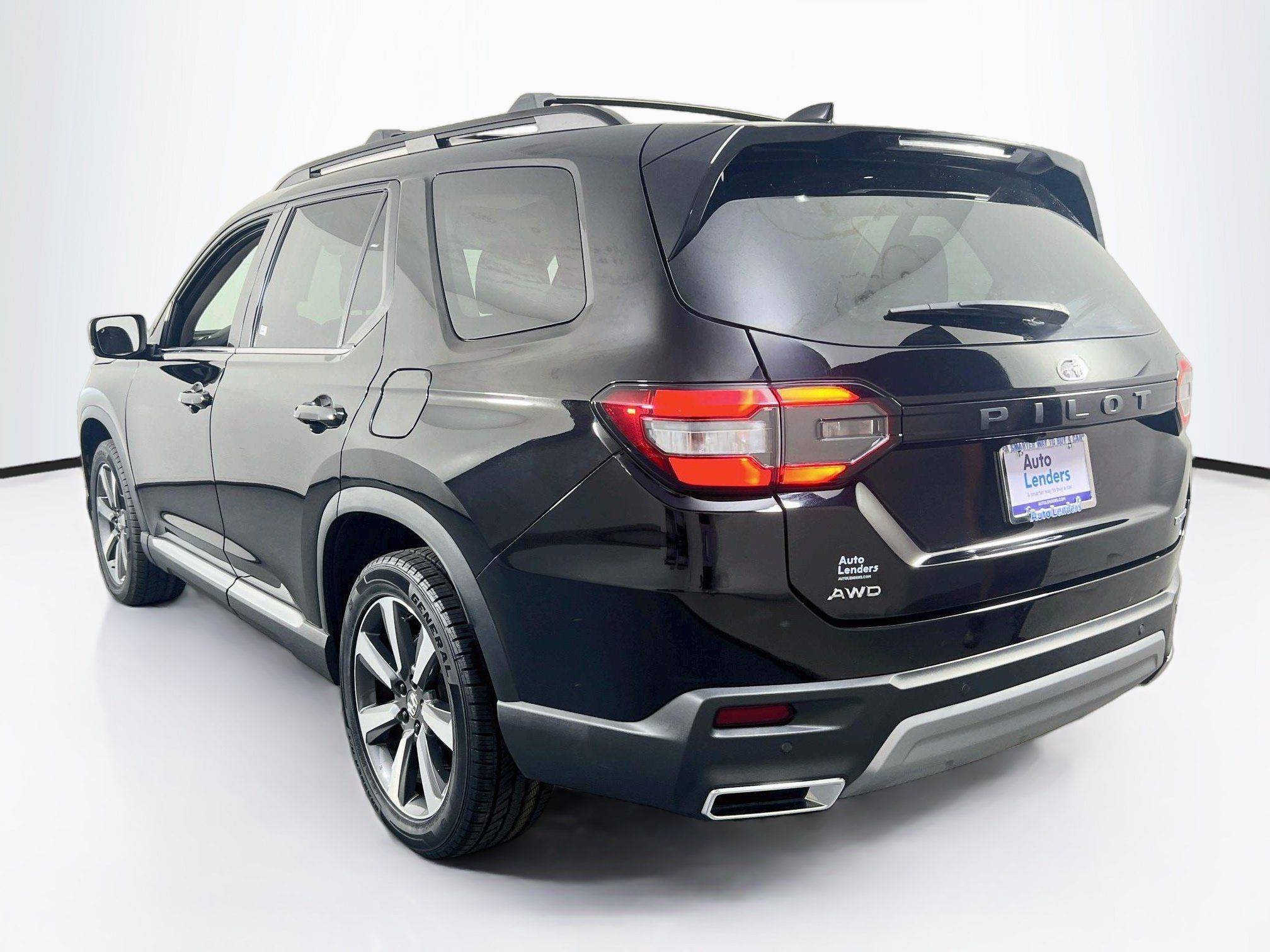 Used 2023 Honda Pilot Touring image 7