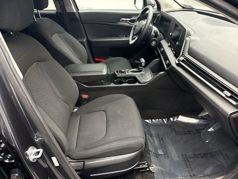 Used 2023 Kia Sportage LX image 16