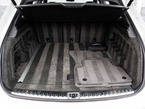 Used 2022 Bentley Bentayga image 47