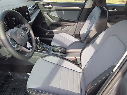 New 2026 Volkswagen Jetta SE FWD image 15