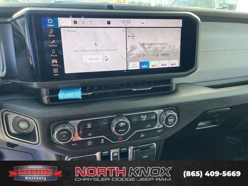 Used 2025 Jeep Gladiator Sport image 8