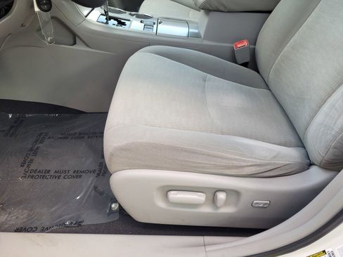 Used 2012 Toyota Highlander FWD w/ Tech Pkg image 23