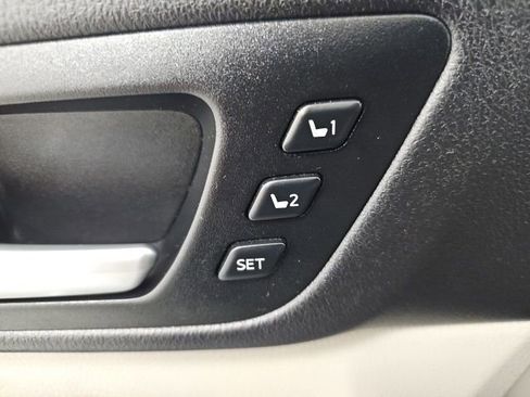 Used 2014 Toyota Highlander Limited image 13