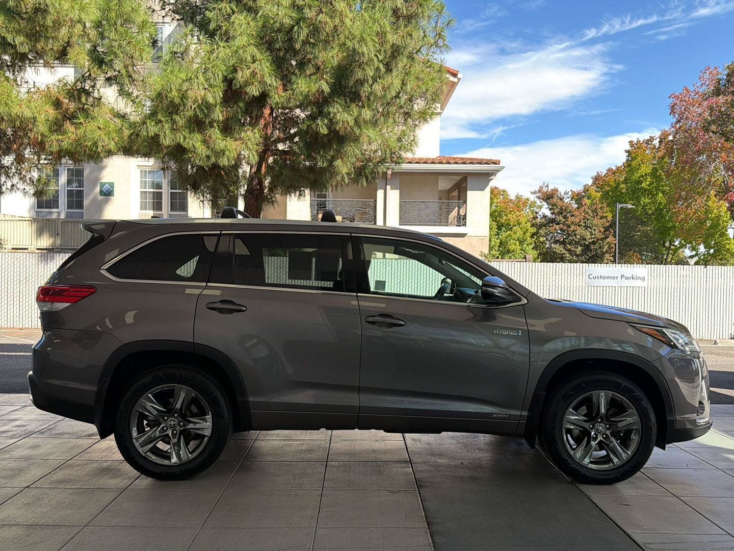 Used 2017 Toyota Highlander Limited Platinum AWD/4WD image 6