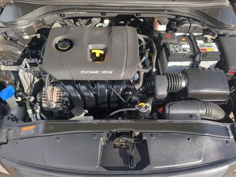 Used 2017 Hyundai Elantra SE w/ Cargo Package image 14