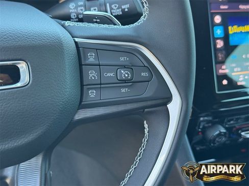 New 2025 Jeep Grand Cherokee Laredo image 22