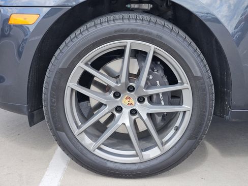 Certified 2025 Porsche Macan image 14