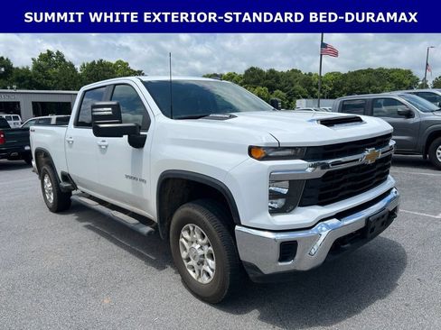 Used 2024 Chevrolet Silverado 3500 LT AWD/4WD image 2
