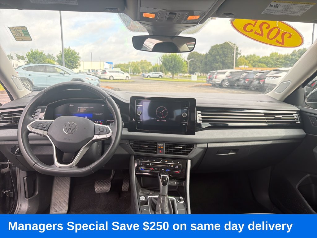 Used 2025 Volkswagen Jetta SE FWD image 14