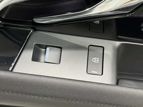 Used 2023 Land Rover Range Rover Evoque SE image 21