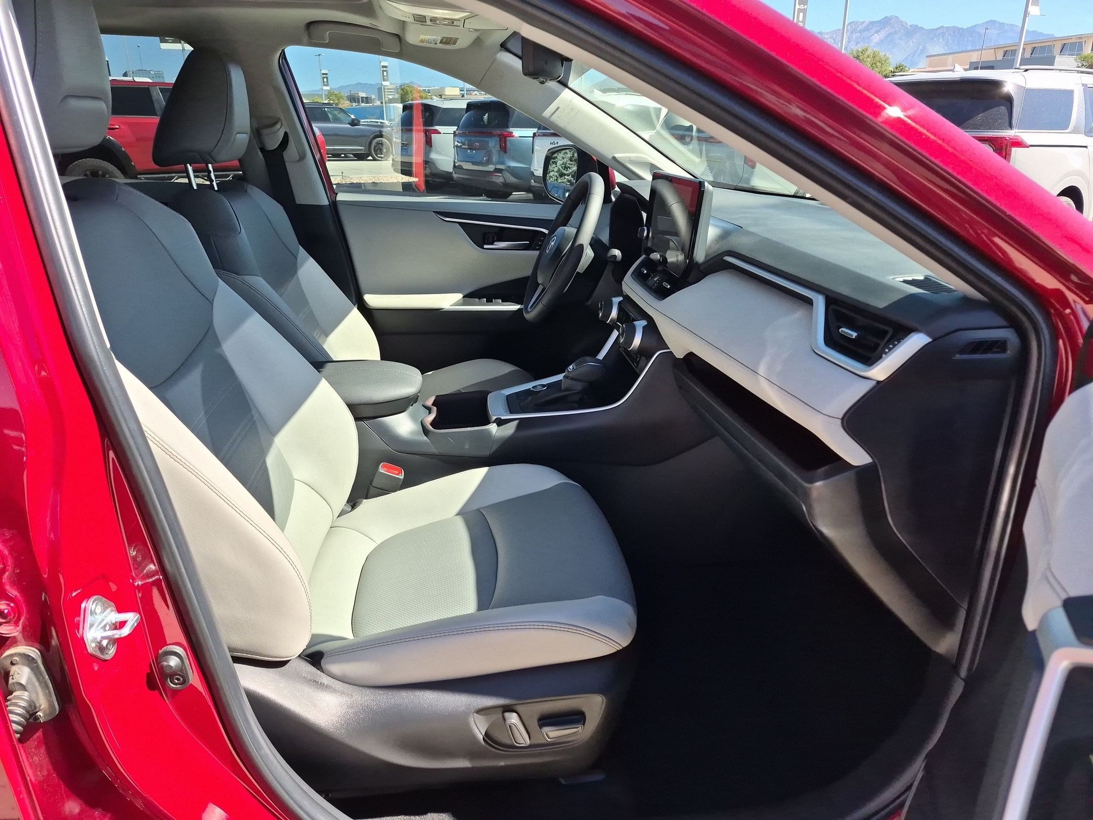 Used 2025 Toyota RAV4 Limited w/ Advanced Technology Package AWD/4WD image 29
