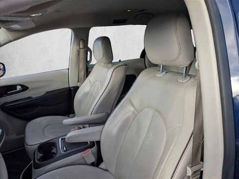 Used 2017 Chrysler Pacifica Limited w/ UConnect Theater Package image 17