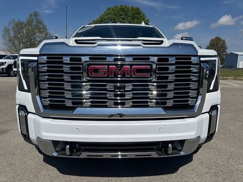 New 2026 GMC Sierra 2500 Denali w/ Denali Reserve Package AWD/4WD image 9