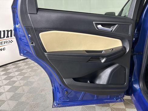 Used 2023 Ford Edge SE image 16