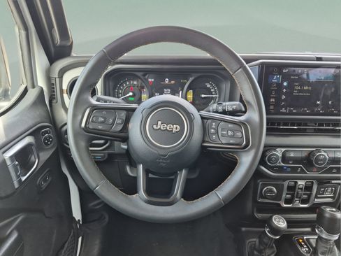 Used 2024 Jeep Wrangler Unlimited AWD/4WD image 9